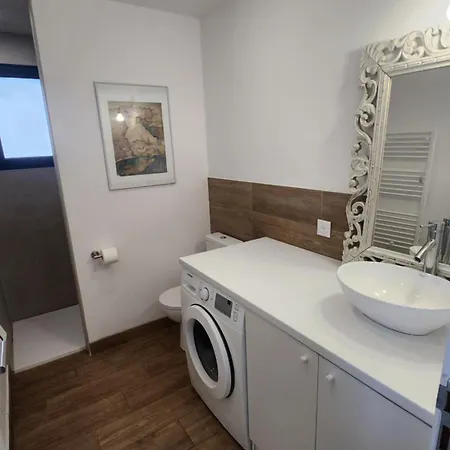 Meuble De Tourisme Avec Terrasse Vue Montagne Lägenhet Grossa